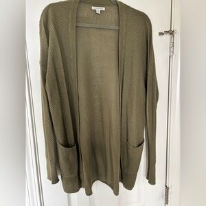 AMERICAN EAGLE • CARDIGAN • WOMENS • MEDIUM • GREEN